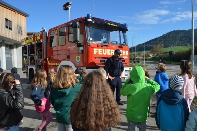 Feuerwehr und Bergwacht in Gutach prsentieren sich dem Nachwuchs