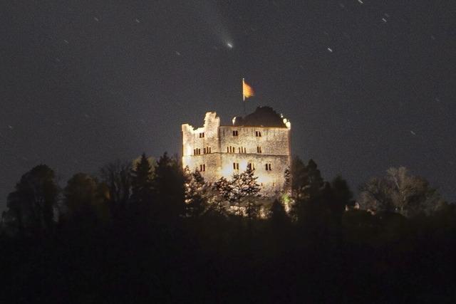 Komet ber der Burgruine in Seelbach