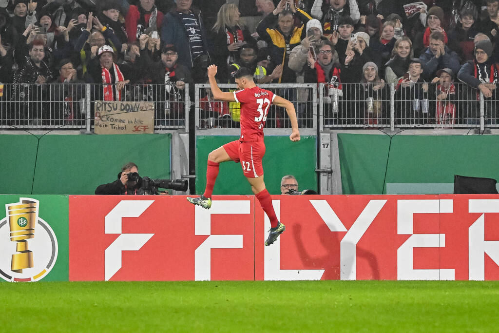 Der SC Freiburg muss im Pokalspiel gegen den Hamburger SV ran. Es wird ein Replay des DFB-Pokal-Halbfinales von 2022.