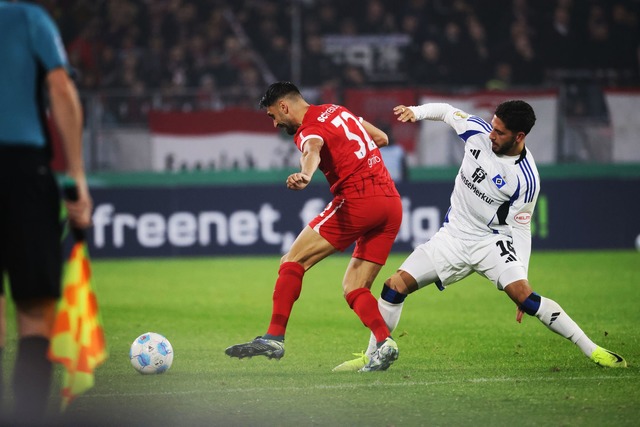 Vincenzo Grifo (l.) war auch gegen den HSV wieder einer der besten Freiburger.  | Foto: Philipp von Ditfurth/dpa