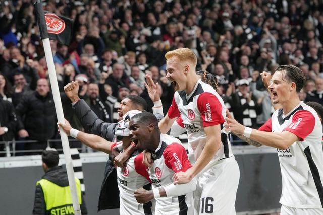 Eintracht besiegte im DFB-Pokal Boruss...;nchengladbach trotz langer Unterzahl.  | Foto: Thomas Frey/dpa