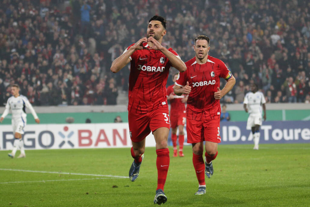 Der SC Freiburg muss im Pokalspiel gegen den Hamburger SV ran. Es wird ein Replay des DFB-Pokal-Halbfinales von 2022.