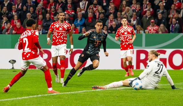 Der FC Bayern M&uuml;nchen hat mit ein...nz 05 das Pokal-Achtelfinale erreicht.  | Foto: Torsten Silz/dpa