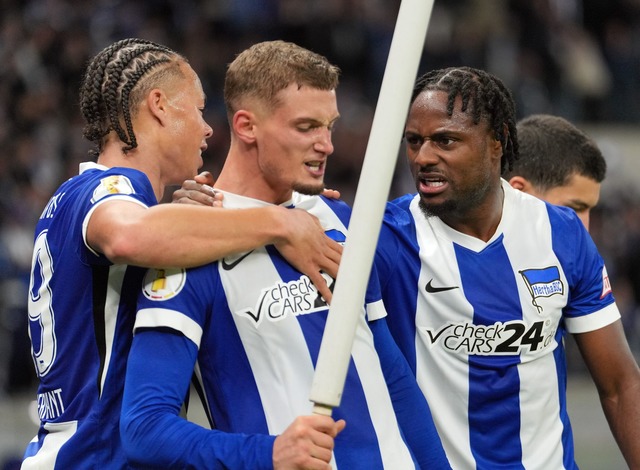 Hertha BSC darf weiter vom Pokal im heimischen Olympiastadion tr&auml;umen.  | Foto: Soeren Stache/dpa