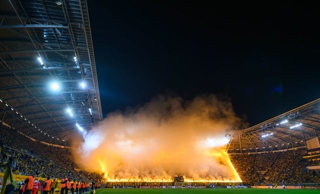 Darmstadt sichert sich in den letzten Minuten den Einzug ins Achtelfinale.  | Foto: Robert Michael/dpa