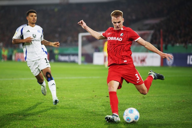 Philipp Lienhart (r.) und der SC Freiburg stehen im Achtelfinale des DFB-Pokals.  | Foto: Philipp von Ditfurth/dpa