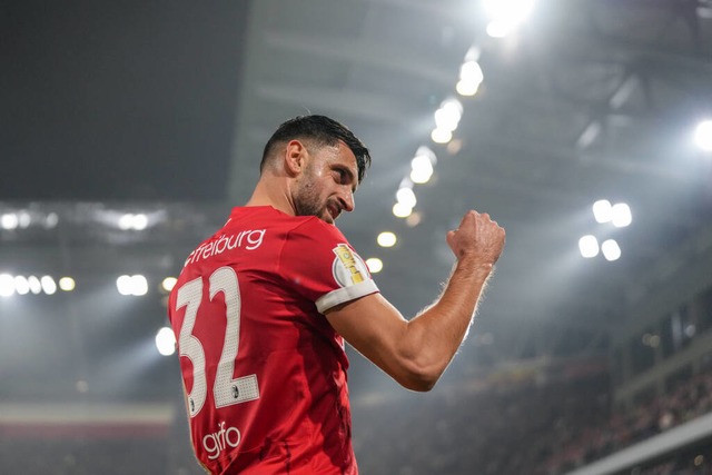 Vincenzo Grifo und seine Kollegen trei...Erinnerung an das Pokalfinale 2022 an.  | Foto: IMAGO/Arne Amberg