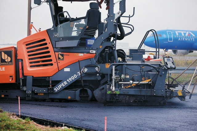 Fraport testet das neue Material zun&a... 200 Meter langen Sackgasse. (Handout)  | Foto: Fraport/dpa