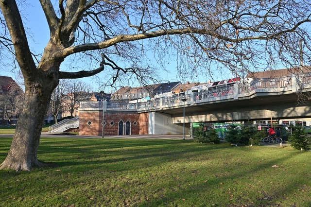 Auf der Stadtbahnbrcke ist ein Mann n...das Opfer eines Raubberfalls geworden  | Foto: Thomas Kunz