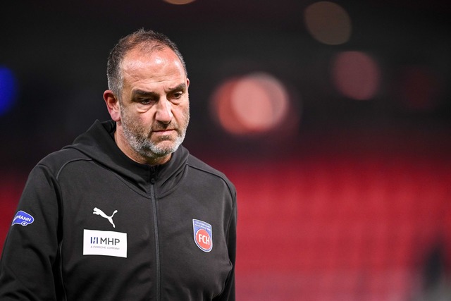 Trainer Frank Schmidt und der 1. FC He... am Samstag bei Holstein Kiel zu Gast.  | Foto: Harry Langer/dpa