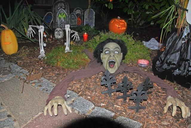 Wo der Vorgarten zum offenen Grab wird – ein Halloween-Besuch in Bad Sckingen
