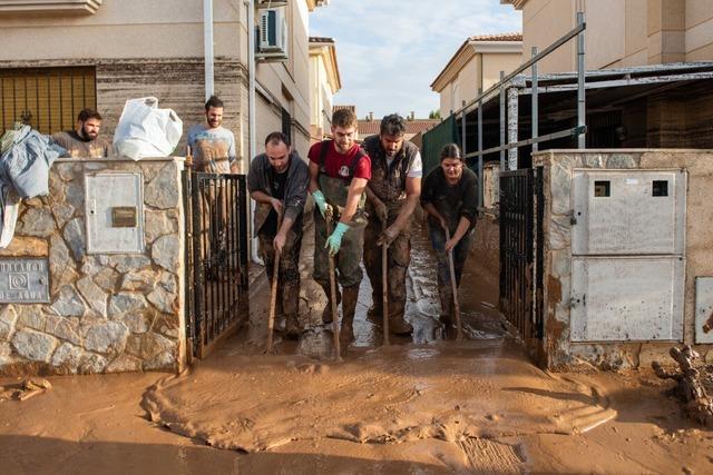 Spanien schickt mehr Soldaten ins Katastrophengebiet - Mehr als 200 Tote nach Unwettern