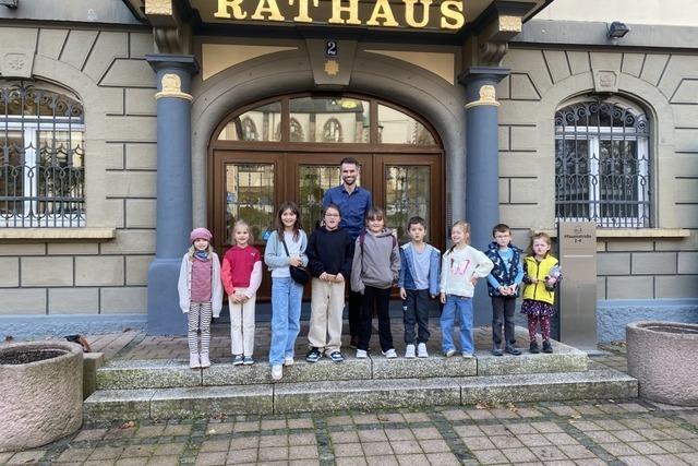 Was macht ein Brgermeister? Kinder besuchen Titisee-Neustadts Brgermeister im Rathaus