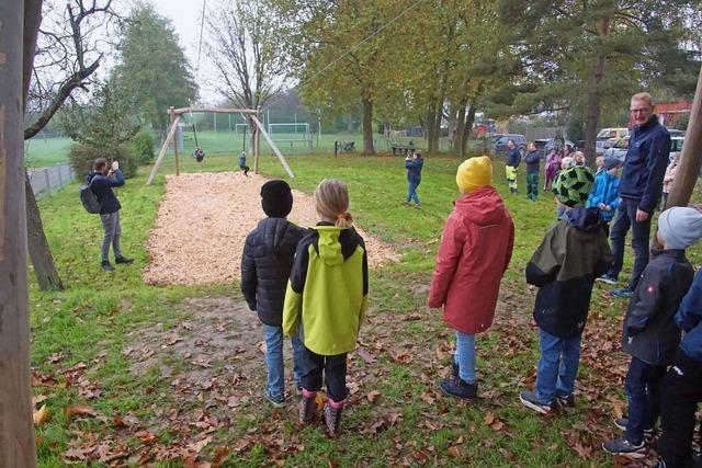 Eine Seilbahn wertet den Herbolzheimer Spielplatz 