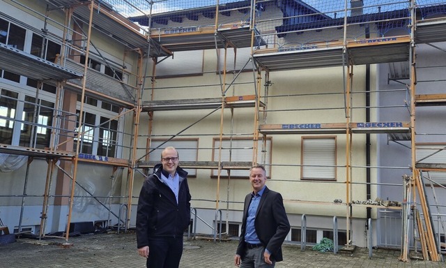 Bauamtsleiter Nico Karschewski (links)...e Sanierung am Ringsheimer Brgerhaus.  | Foto: Gemeinde Ringsheim