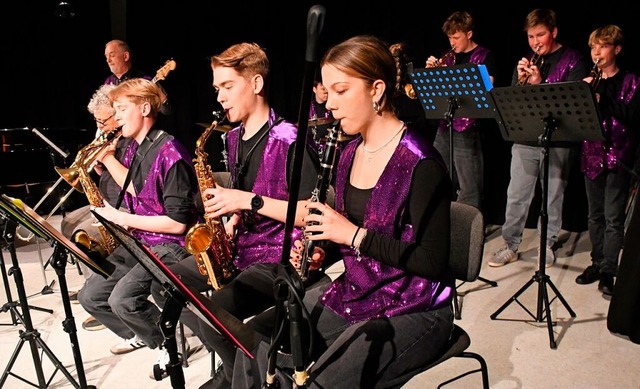 Die Bigband der Stdtischen Musikschul...acht der Klnge&#8220; im groen Saal.  | Foto: Barbara Ruda