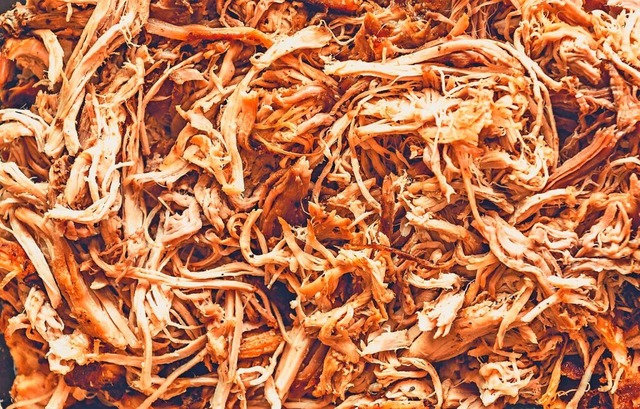 Stundenlang im Smoker gegart &#8211; und dann gezupft:  Pulled Pork.  | Foto: _jure (stock.adobe.com)