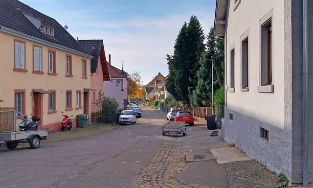 Der Tatort in Dinglingen: Im Haus link... damals das Haus des Feldhters Heim.   | Foto: Thomas Foerster