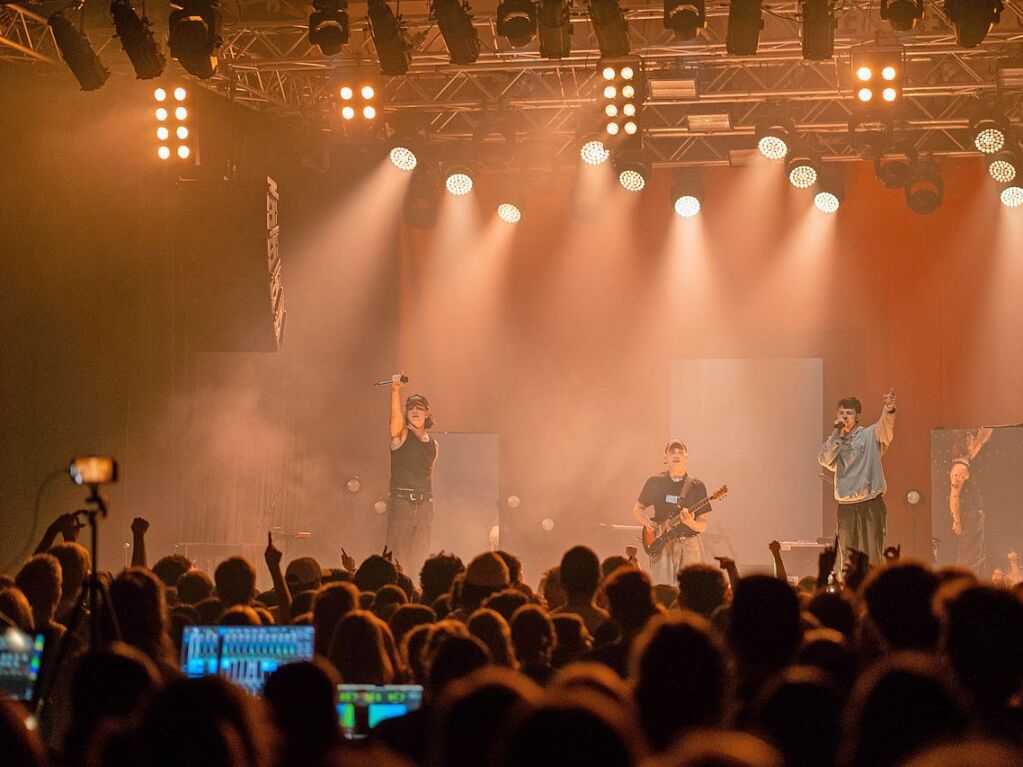 Kasi und Antonius machen am Samstagabend auf ihrer Deutschland-Tour Halt im E-Werk. Heimspiel fr die beiden Freiburger. Die Fans sind begeistert.