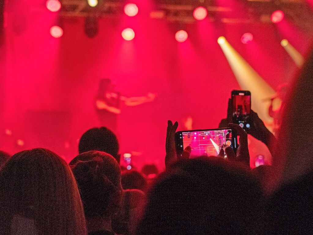 Kasi und Antonius machen am Samstagabend auf ihrer Deutschland-Tour Halt im E-Werk. Heimspiel fr die beiden Freiburger. Die Fans sind begeistert.