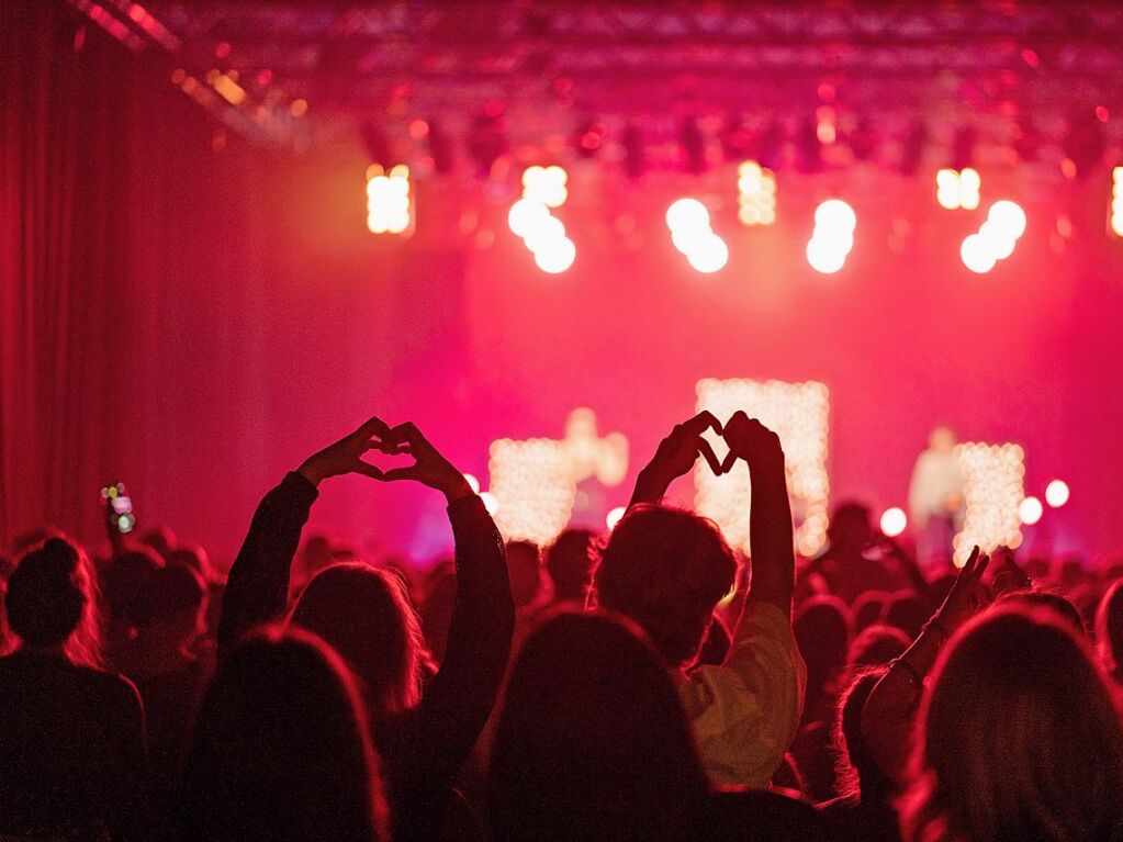 Kasi und Antonius machen am Samstagabend auf ihrer Deutschland-Tour Halt im E-Werk. Heimspiel fr die beiden Freiburger. Die Fans sind begeistert.