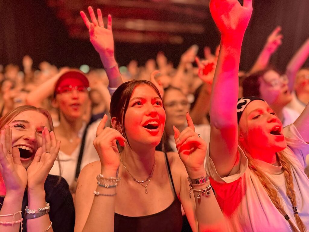 Kasi und Antonius machen am Samstagabend auf ihrer Deutschland-Tour Halt im E-Werk. Heimspiel fr die beiden Freiburger. Die Fans sind begeistert.