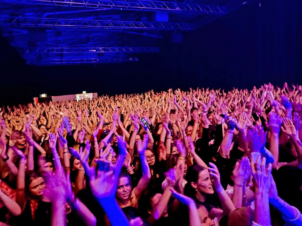 Kasi und Antonius machen am Samstagabend auf ihrer Deutschland-Tour Halt im E-Werk. Heimspiel fr die beiden Freiburger. Die Fans sind begeistert.