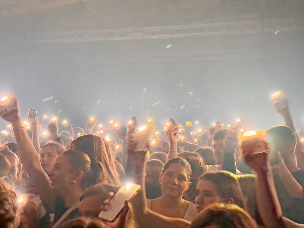 Kasi und Antonius machen am Samstagabend auf ihrer Deutschland-Tour Halt im E-Werk. Heimspiel fr die beiden Freiburger. Die Fans sind begeistert.