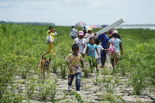 Angehrige der indigenen Tikuna-Gemein...nten Nationen zum Thema Biodiversitt.  | Foto: Ivan Valencia (dpa)