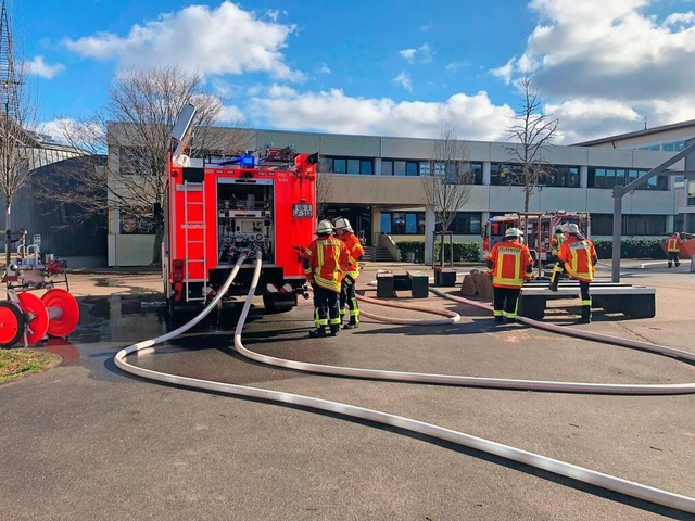 Die Feuerwehr im Einsatz  | Foto: Feuerwehr