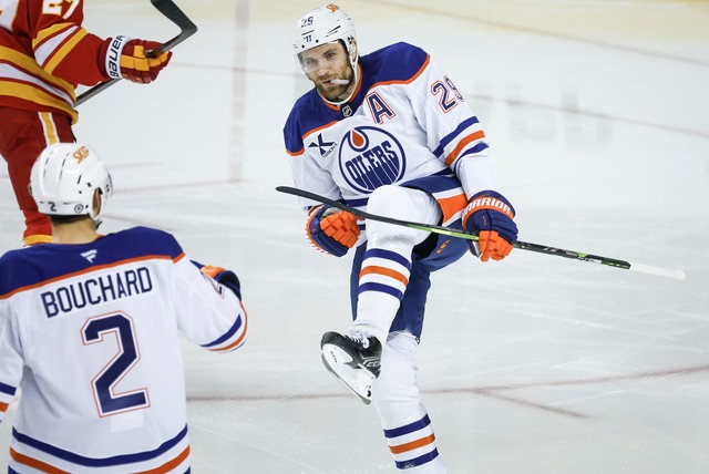 Traf schon nach 20 Sekunden zum 1:0: Leon Draisaitl von den Edmonton Oilers.  | Foto: Jeff McIntosh/The Canadian Press via AP/dpa