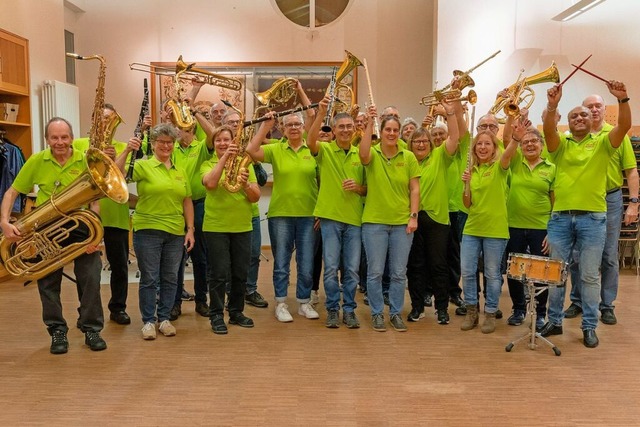 Zwischen 42 und 81 Jahre alt sind die ...d Musiker der Blserklasse in Wittnau.  | Foto: Michael Buchberger