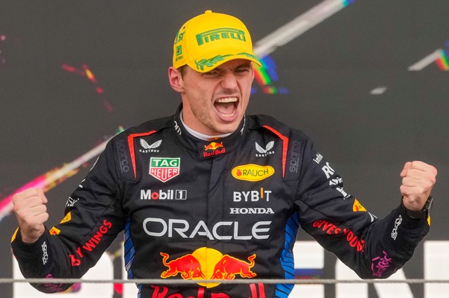 Pure Freude und auch gro&szlig;e Genugtuung bei Max Verstappen  | Foto: Andre Penner/AP/dpa