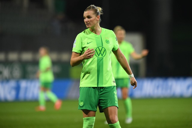 Bleibt dem VfL Wolfsburg bis 2026 erhalten: Alexandra Popp.  | Foto: Swen Pf&ouml;rtner/dpa