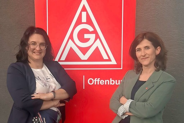 Kathrin Mayer (l.) und Maja Reusch sin...fenburg. Sie rufen zu Warnstreiks auf.  | Foto: IG Metall