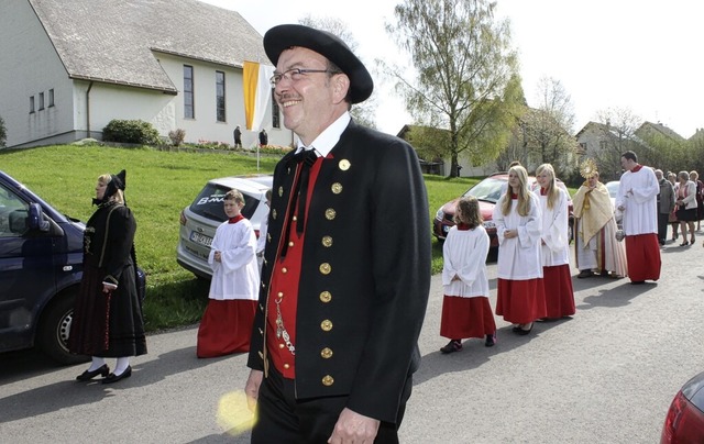 Bernd Vogelbacher whrend einer Prozession der Kirchengemeinde.  | Foto: Cornelia Liebwein