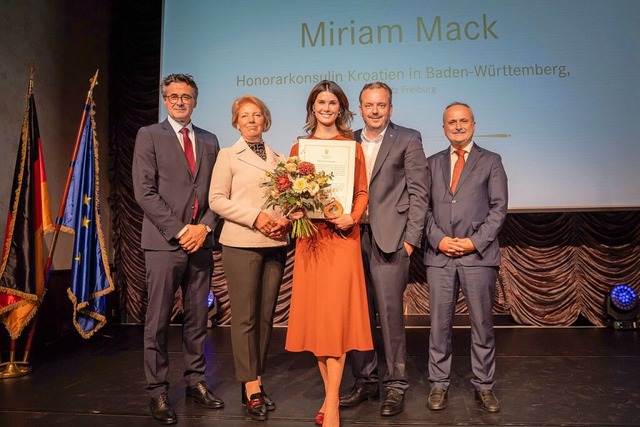 Miriam Mack (Mitte) ist nun Honorarkonsulin von Kroatien  | Foto: Hans-Joerg Haas