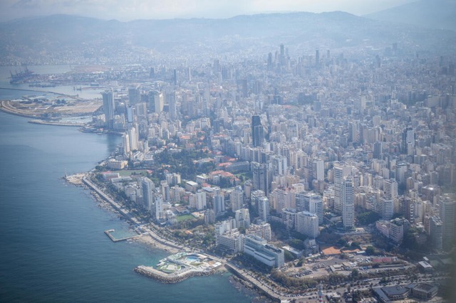 Blick auf die libanesische Hauptstadt Beirut.  | Foto: Kay Nietfeld (dpa)