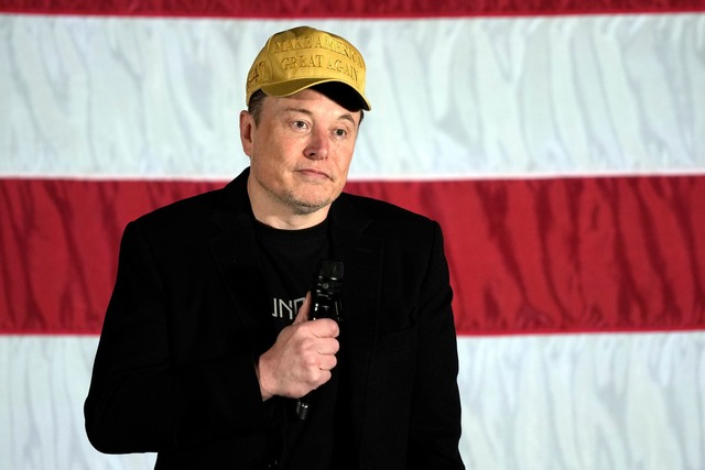 Elon Musk unterst&uuml;tzt den republi...skandidaten Donald Trump. (Archivbild)  | Foto: Matt Rourke/AP/dpa