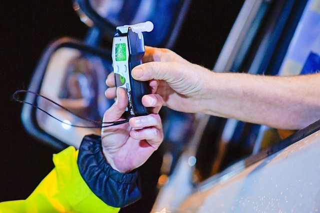 Eine Alkoholkontrolle (Symbolbild)  | Foto: Uwe Anspach (dpa)