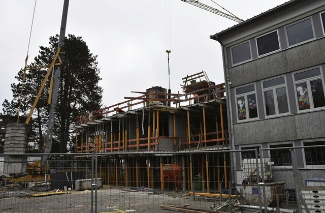 Die Arbeiten an der Scheffelschule schreiten voran.   | Foto: Heinz und Monika Vollmar