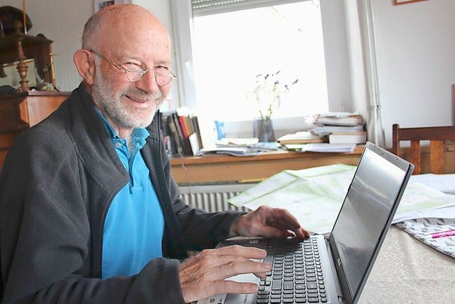 Joachim Morat arbeitet an der Chronik, die schon bald verfgbar ist.  | Foto: Christa Maier