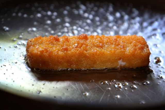 Verbraucher sollten die Fischst&auml;b...ht braten oder gar essen. (Archivfoto)  | Foto: Karl-Josef Hildenbrand/dpa