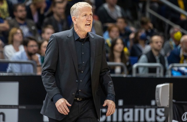 Trainer John Patrick steht mit Ludwigsburg vor dem Einzug in die Zwischenrunde.  | Foto: Andreas Gora/dpa