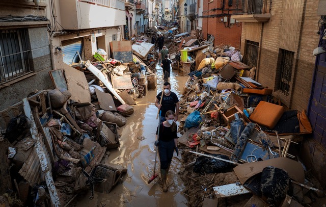 Beim Jahrhundert-Unwetter gab es mehr als 200 Todesopfer. (Foto aktuell)  | Foto: Emilio Morenatti/AP/dpa