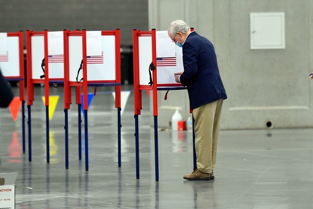 Im Bundesstaat Kentucky haben erste Wahllokale nun geschlossen. (Archivbild)  | Foto: Timothy D. Easley/AP/dpa