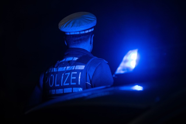 An beiden Autos entstand nach Polizeiangaben ein Totalschaden. (Symbolbild)  | Foto: Marijan Murat/dpa