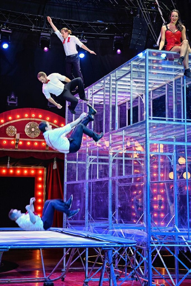 Die Catwall Acrobts prsentieren gut g...afie mit Trampolin und Schleuderbrett.  | Foto: mack event GmbH