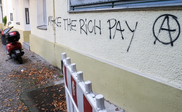 2021 verf&uuml;gten die obersten zehn ... gibt es eine Schieflage. (Symbolfoto)  | Foto: Jens Kalaene/dpa-Zentralbild/ZB