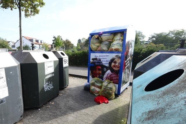 Werden Altkleider-Container fr Mll missbraucht, lsst Freiburgs Stadtverwaltung sie entfernen